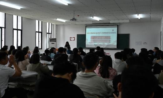 万博max体育官方网站研究生全体党支部 万博max体育官方网站关工委 法学院法律硕士（法学）研究生第一党支部 联合举办“树立国家安全意识 共建国家安全防线” 主题党日活动